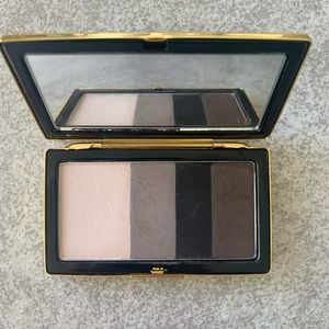 Victoria Beckham Eyeshadow palette in Tuxedo